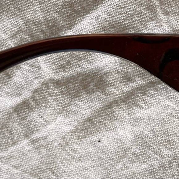 Coach sunglasses with monogram on outside - Picture 3 of 4